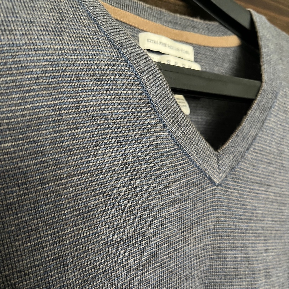 Joseph Abboud Blue Gray Merino Wool V-Neck Sweater Classic Knit - Picture 3 of 5